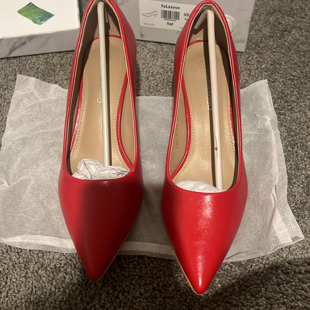 NWT Falasoso Red kitten heel pumps SZ 8.5